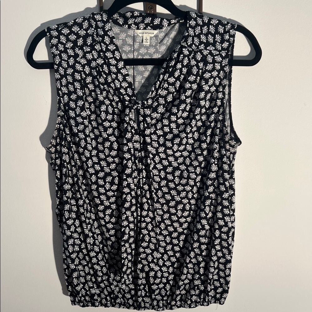 Max Studio Black and White Floral Blouse
